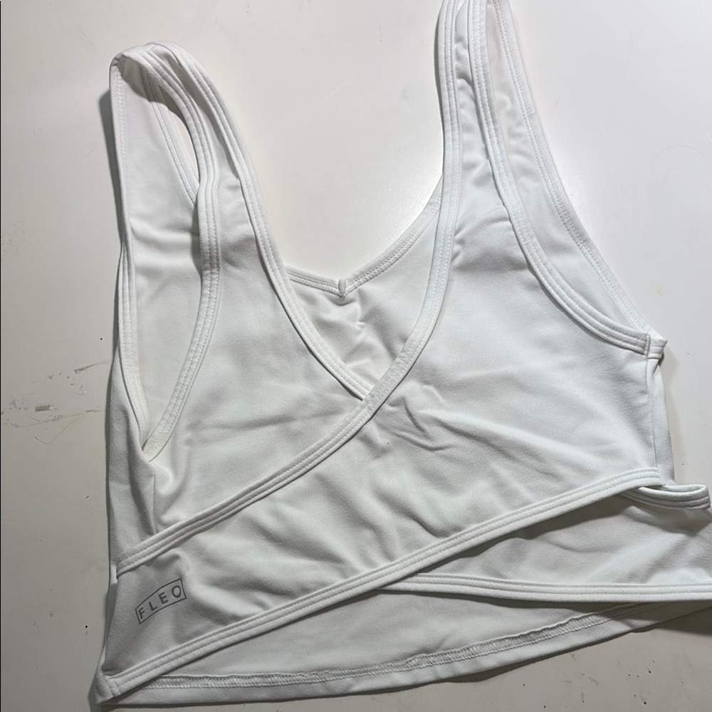 Fleo White Sports Bra Wrap Design